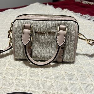 Michael kors crossbody